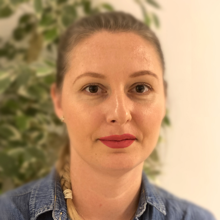 Dr Roxana Nichifor